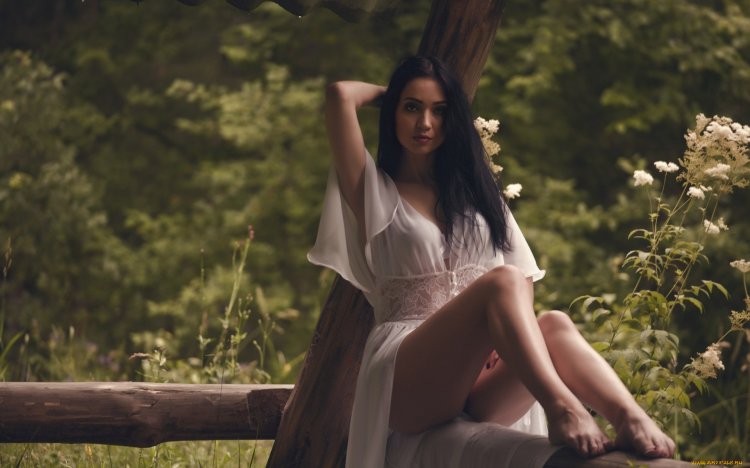 Photoshoot in a dress in nature