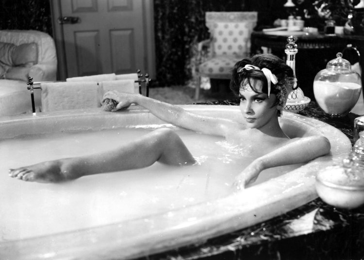 Naked Gina Lollobrida