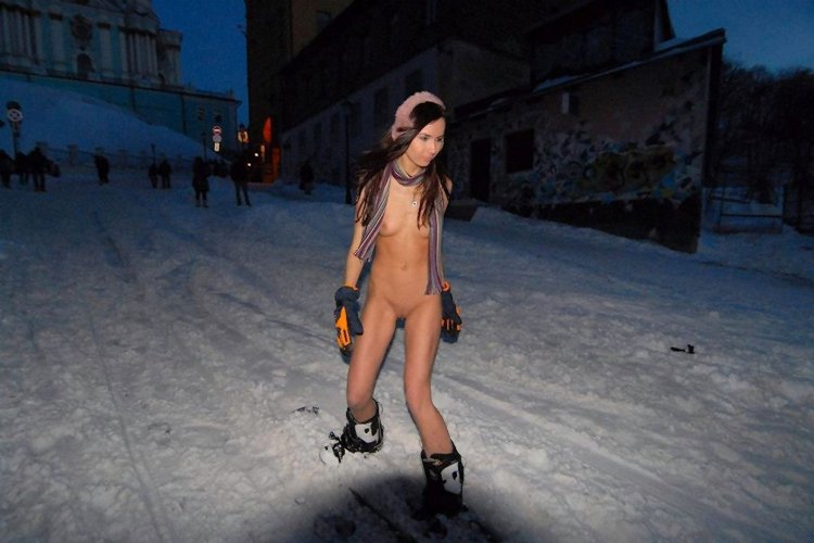 Snowboarding Girls Nude