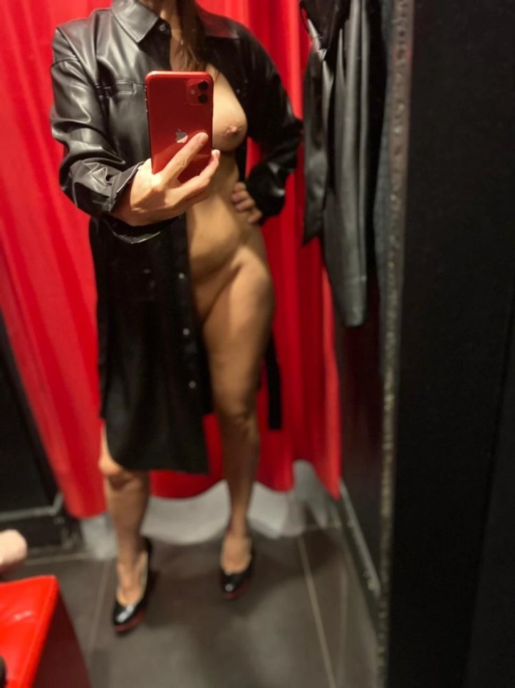 Naked girls in the fitting room