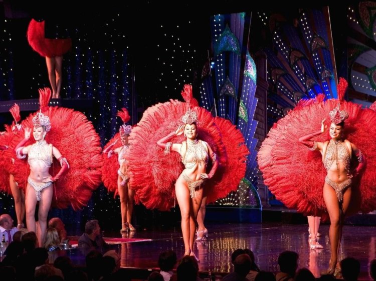 Moulin Rouge show