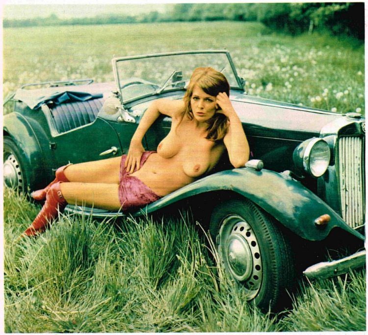 Retro cars and girls nude