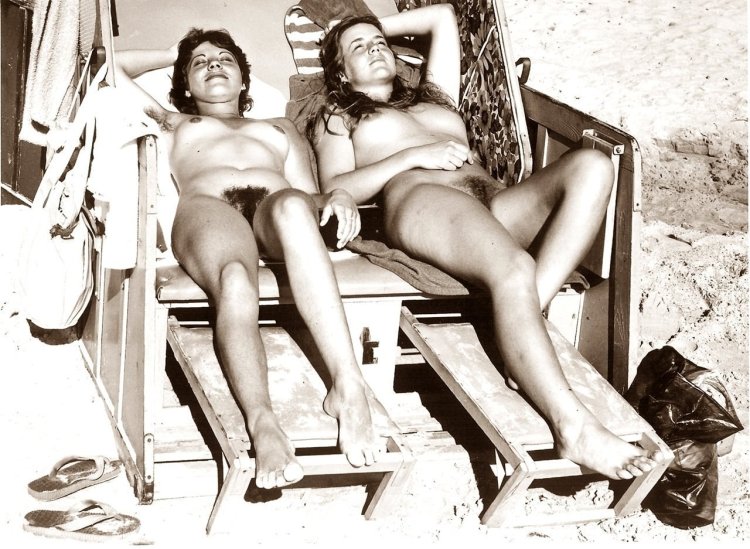 Retro nudists