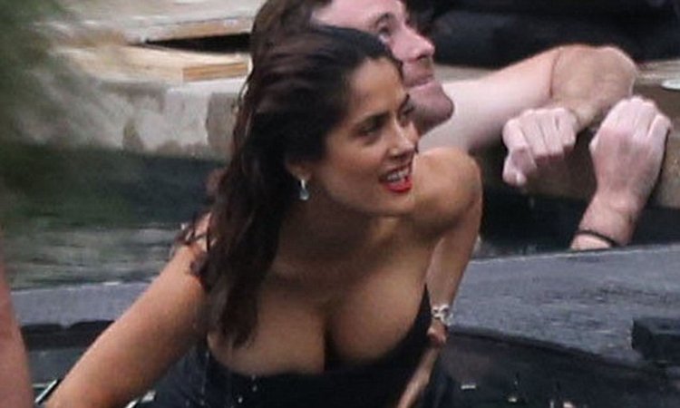 Salma Hayek Bubs