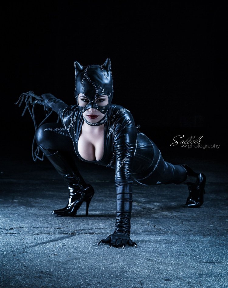 Catwoman Holly Berry