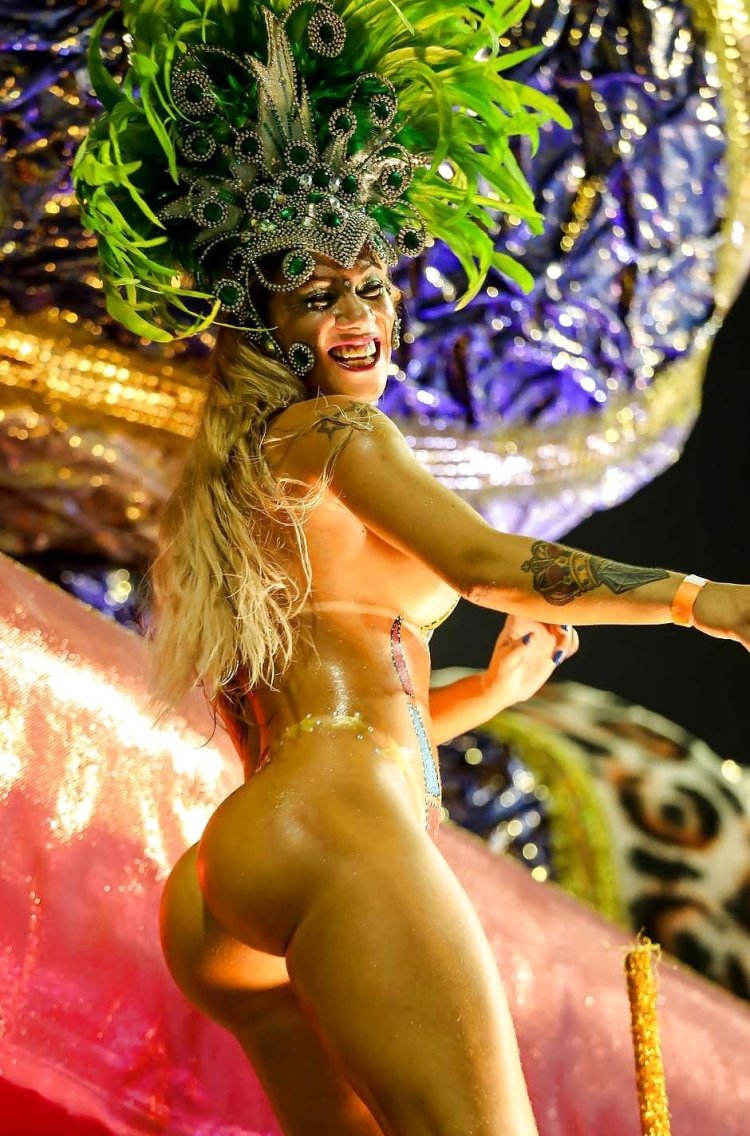 Andrea Martins Brazili Carnival