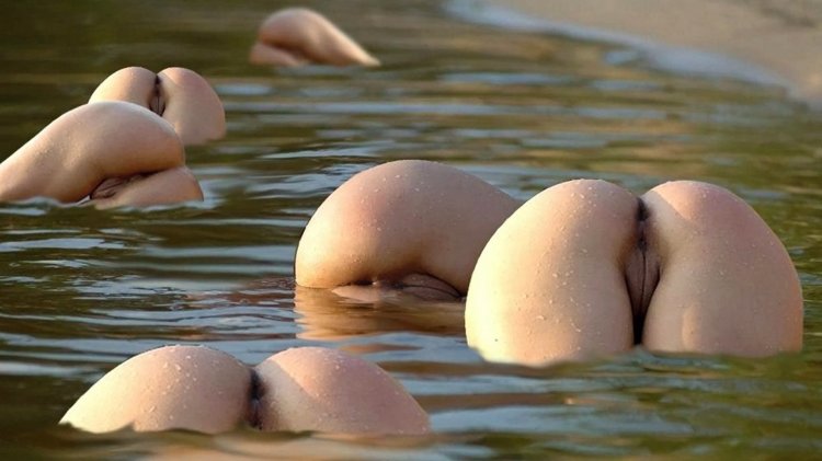 Beautiful naked butt in water