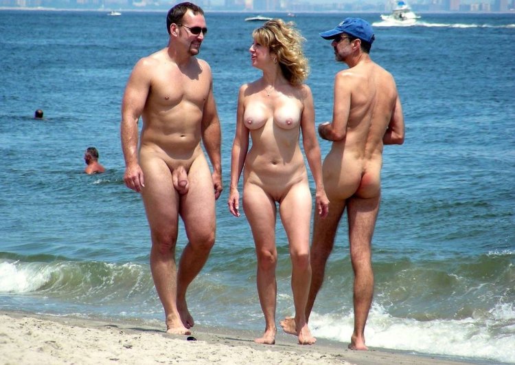 Naked pairs of nudists